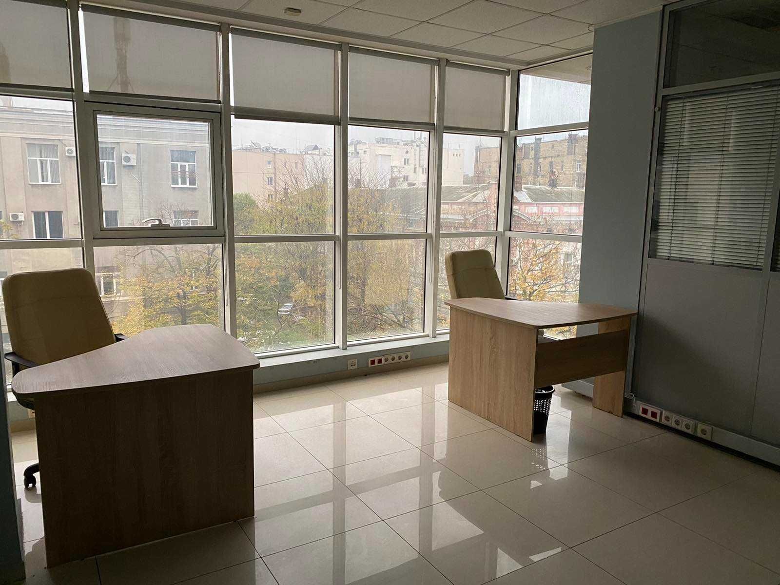 Аренда современных офисов с мебелью в бизнес центре возле ТЦ АФИНА
