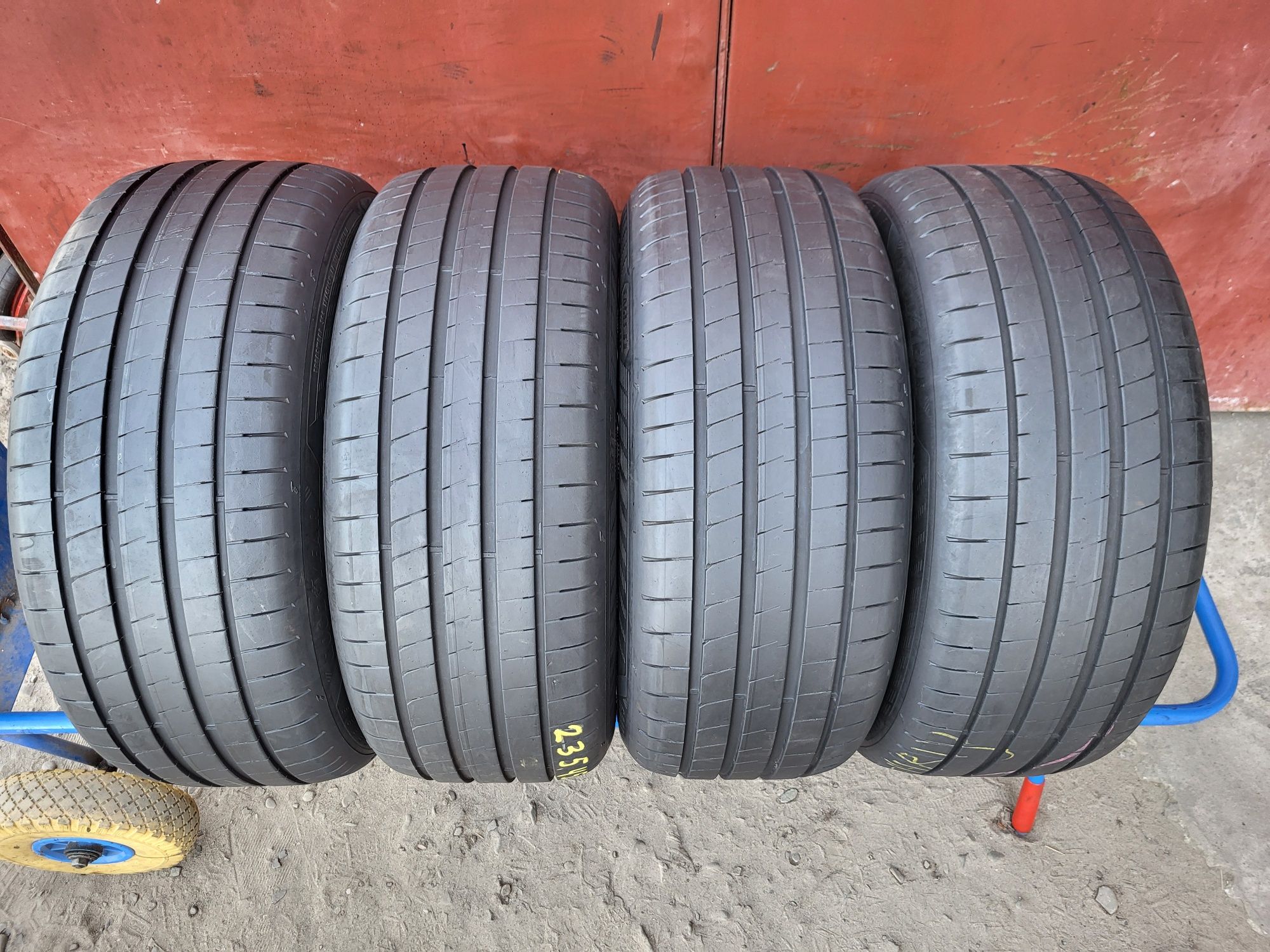 235/45/18 R18 GoodYear Eagle F1 4шт ціна за 1шт літо шини