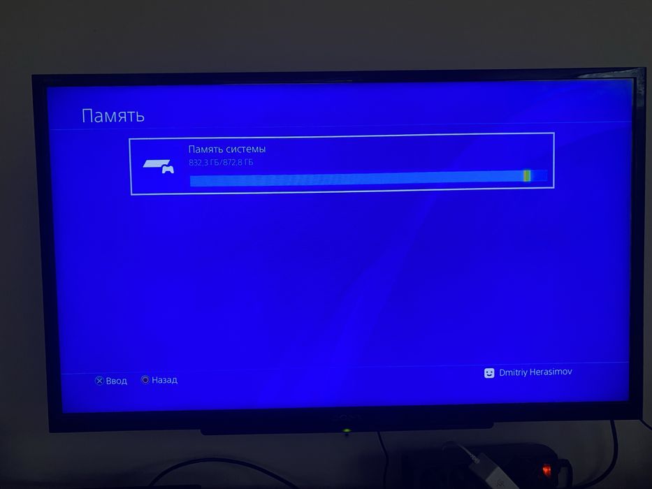 Продам PlayStation 4 (PS4) + 2 игры на дисках + установлены игры