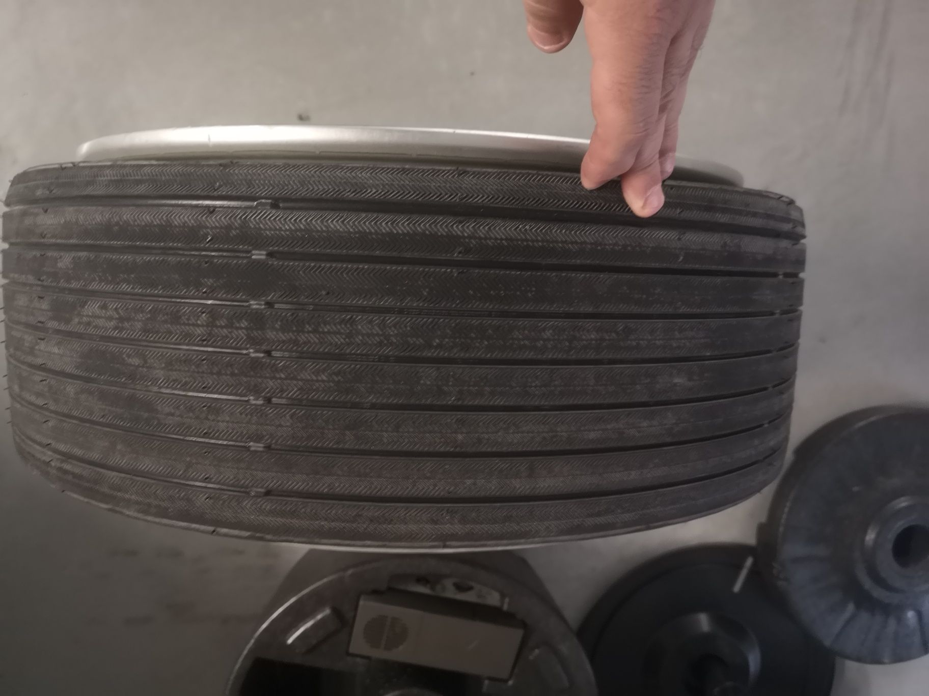 Jante e pneu suplente original audi 205/60/17