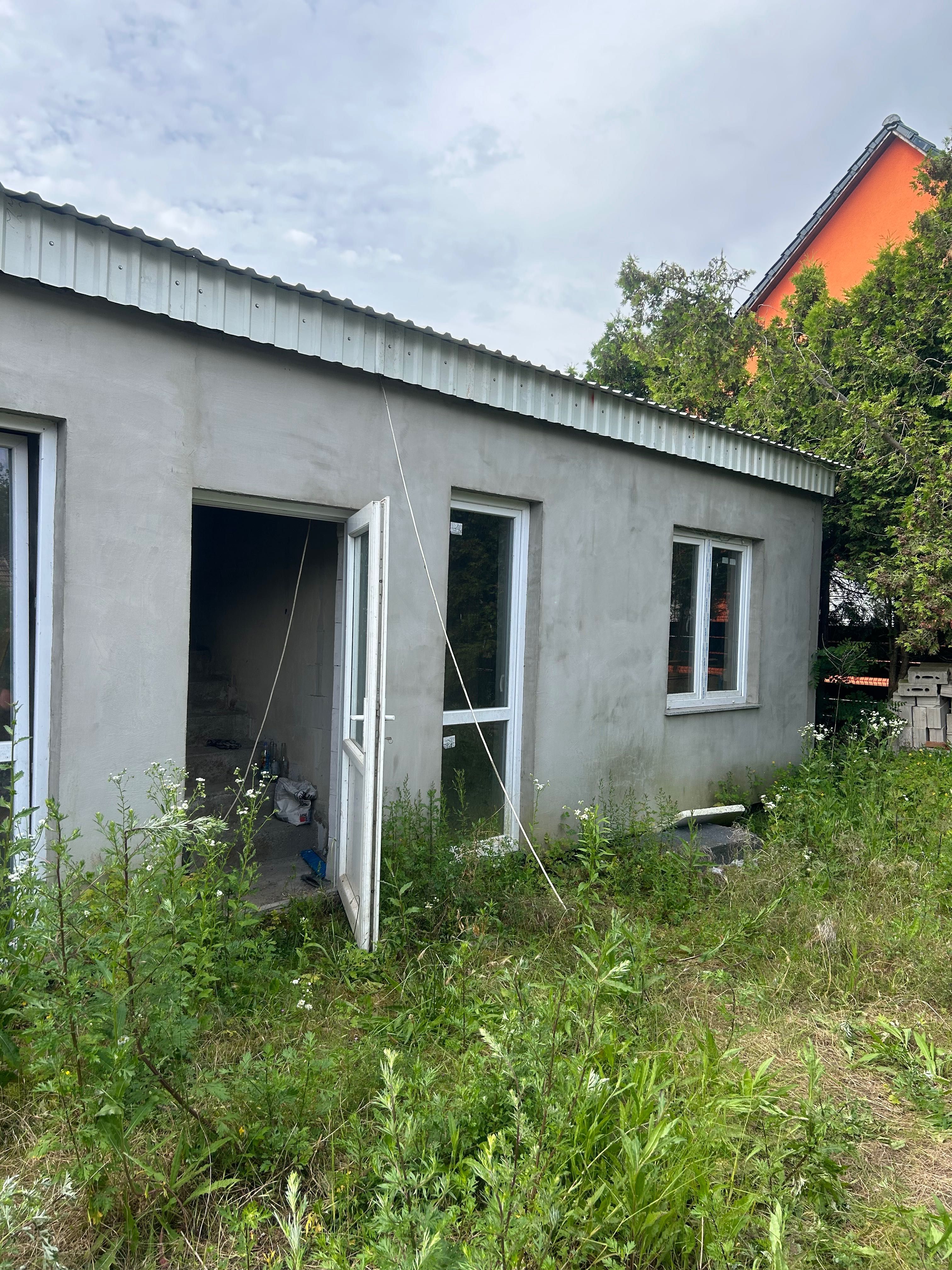 Dom z pomieszczeniem socjalnym
