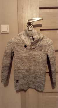 Modny grubszy sweterek Reserved dla chłopca w rozm. 110