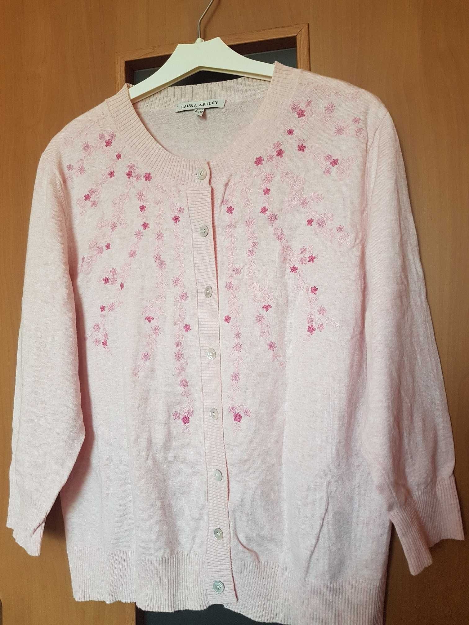 Sweterek różowy z haftem kwiatki rękaw 3/4 rozmiar XL