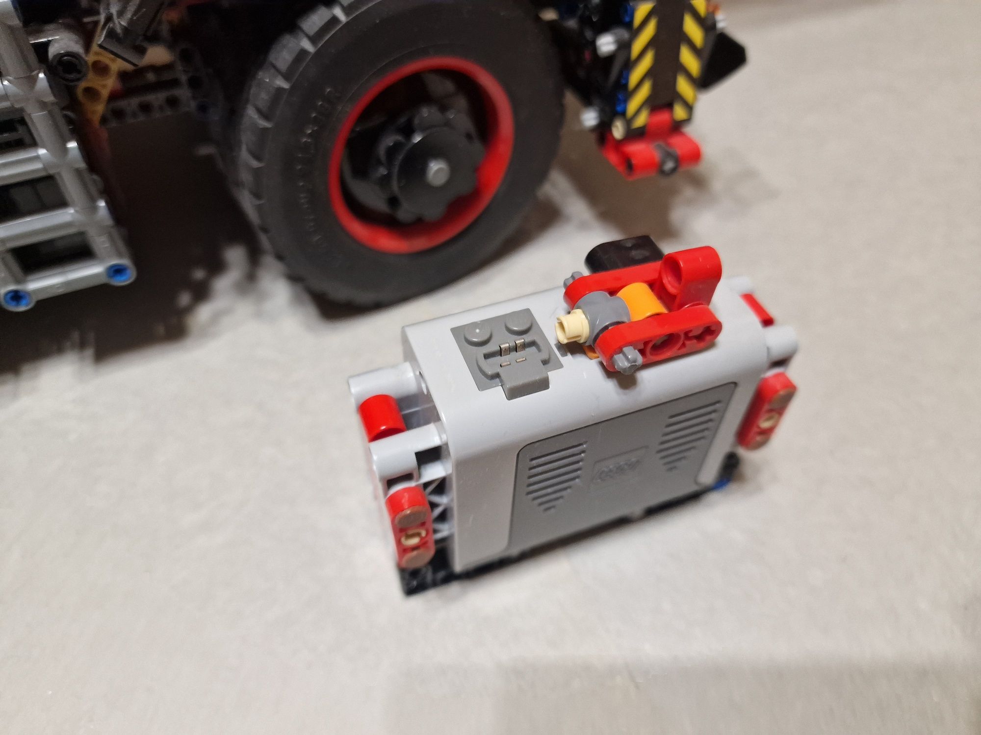 LEGO Technic Підйомний кран (42082)