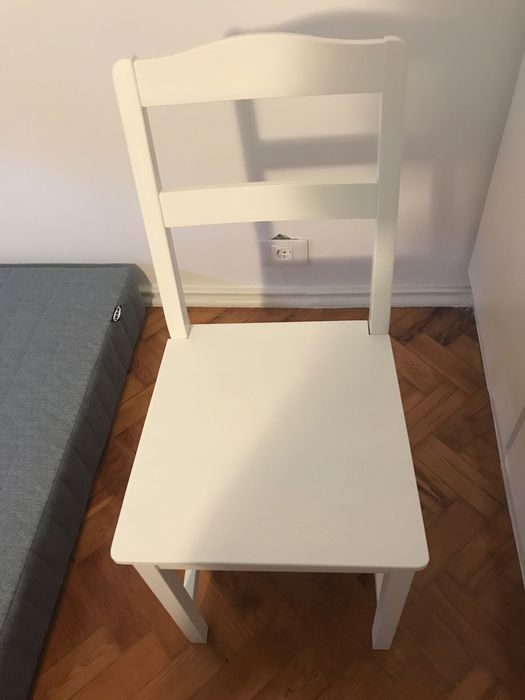 Cadeira Branca Ikea de madeira