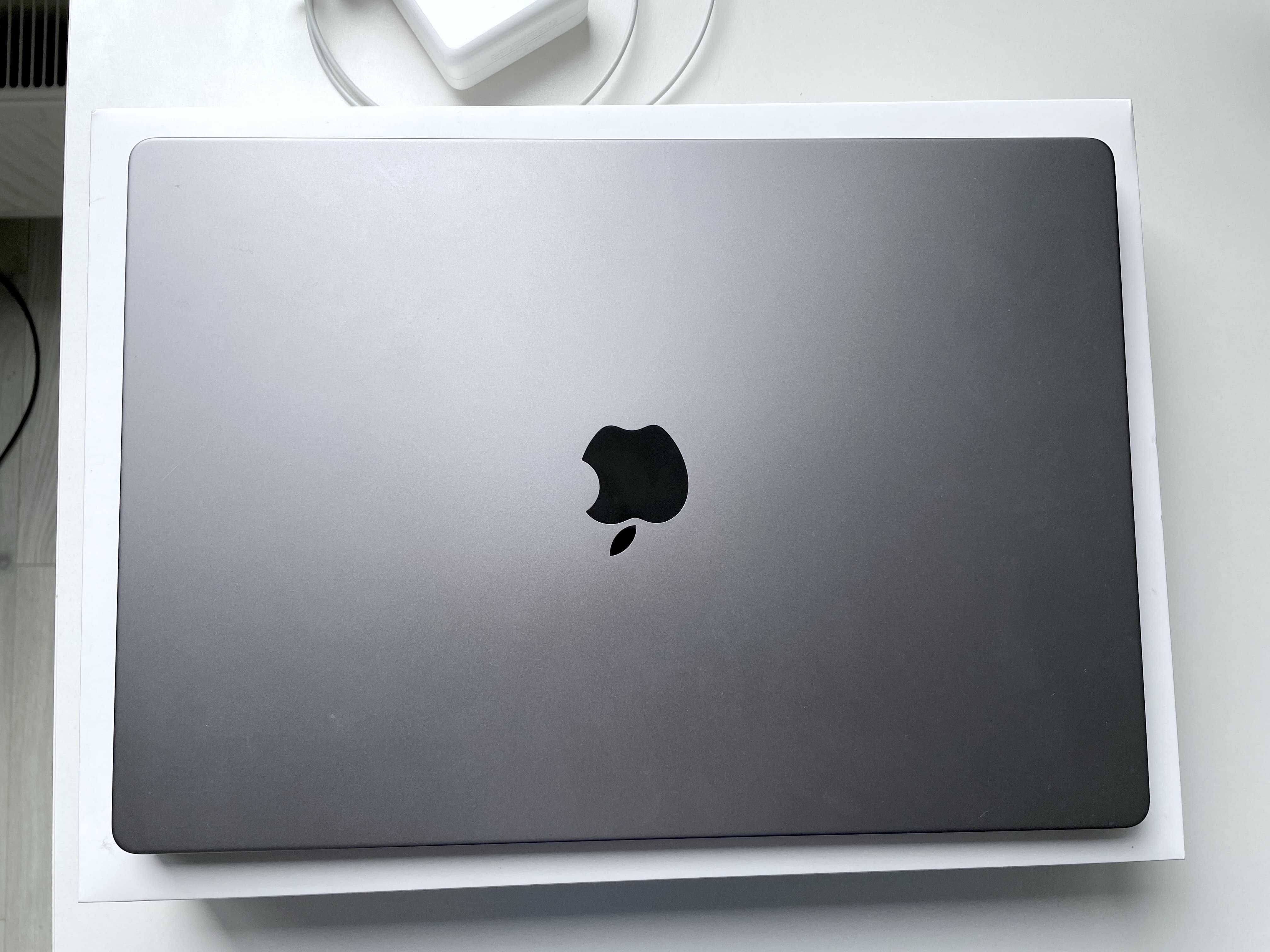 Apple MacBook Pro 16 with Apple M1 Pro