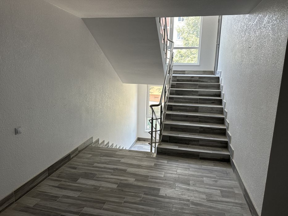 Продається трикімнатна квартира район Канада.