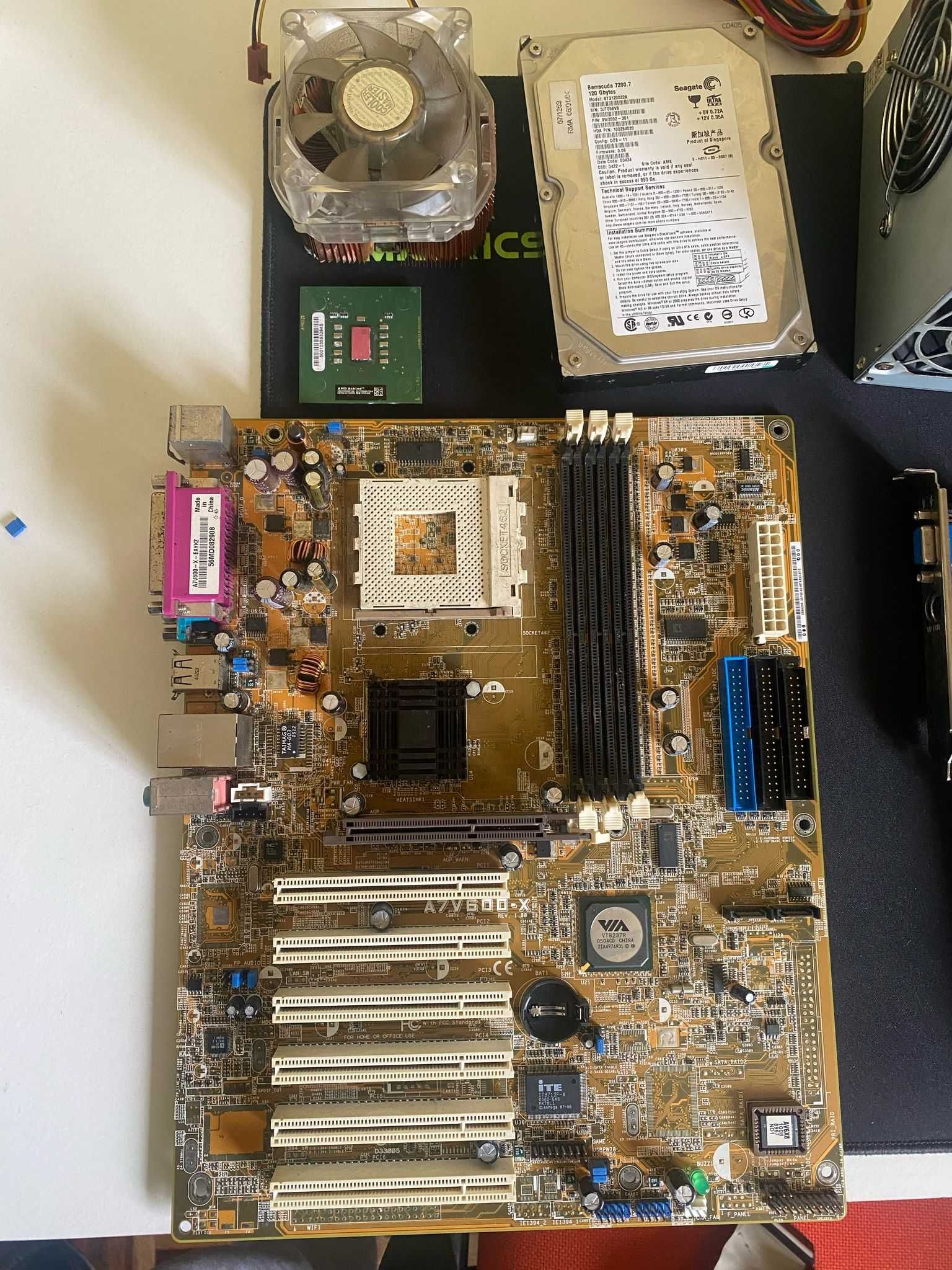 Material informático vintage (GPU, RAM, HDD, CPU, etc.)