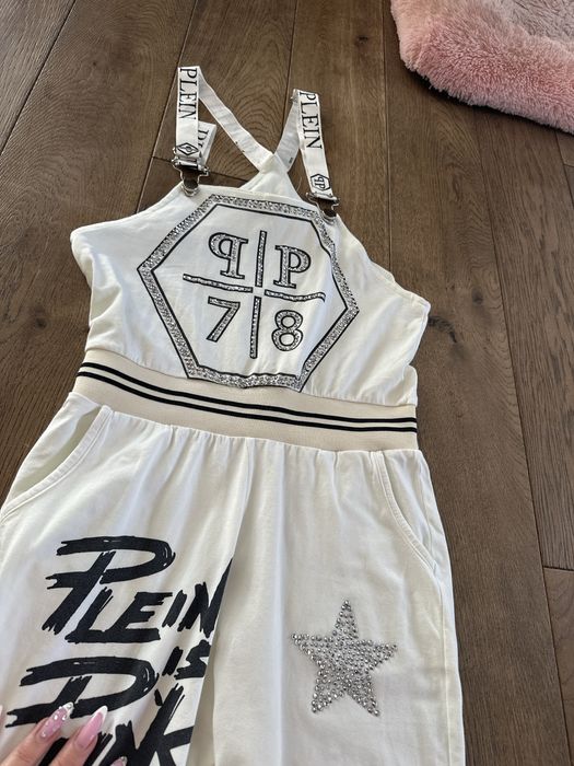 Stylowy biały kombinezon marki Philipp Plein