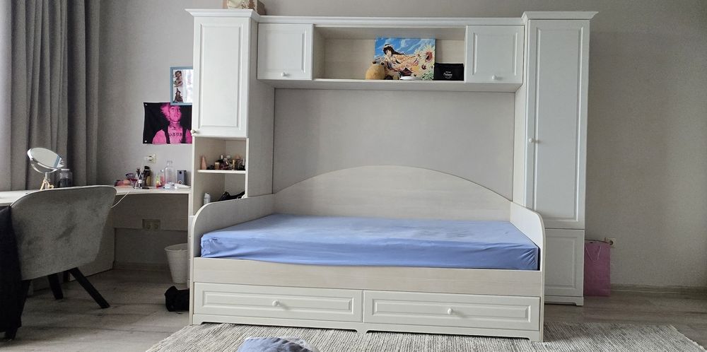 Кровать с пеналами