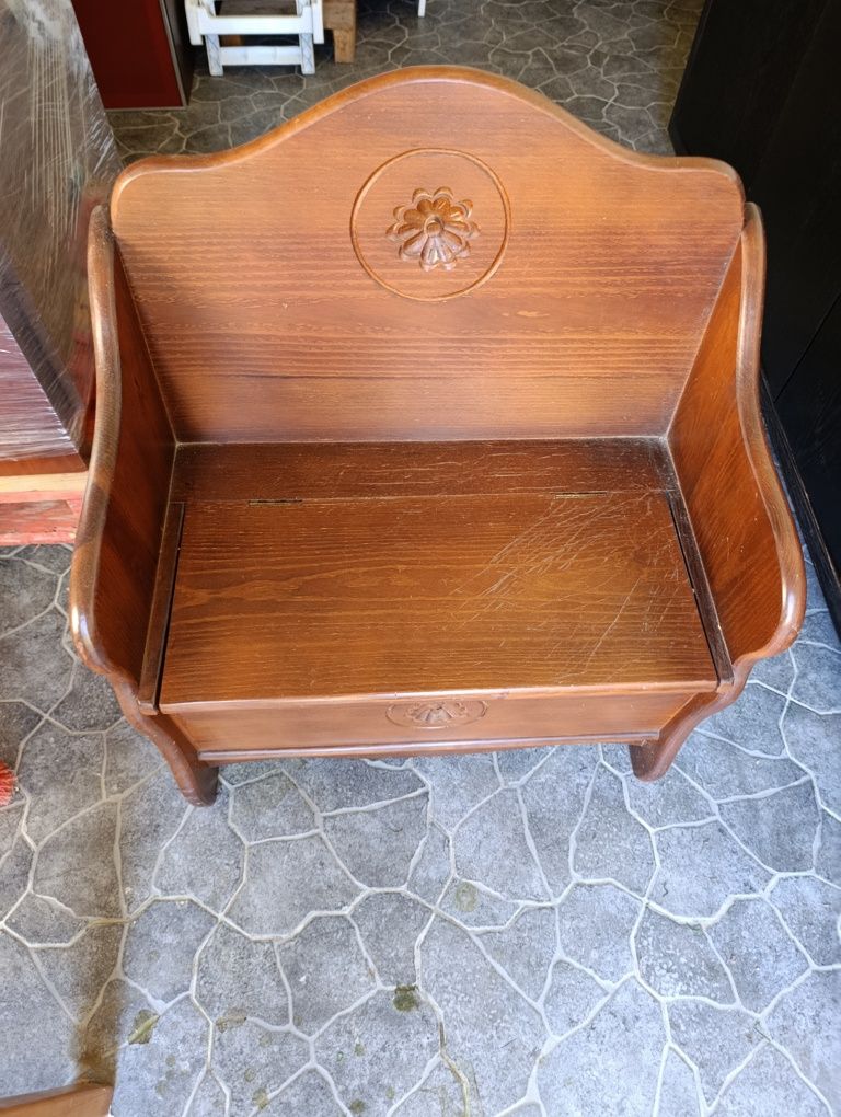 Baú em mogno escuro
