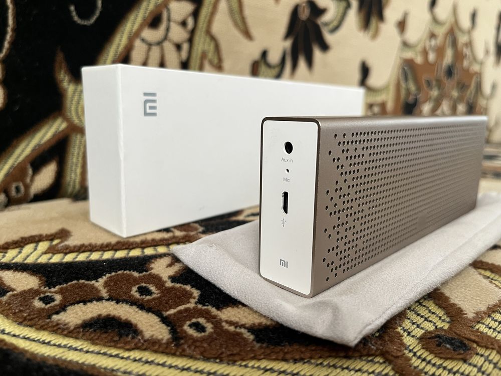 Колонка Mi Bluetooth Speaker