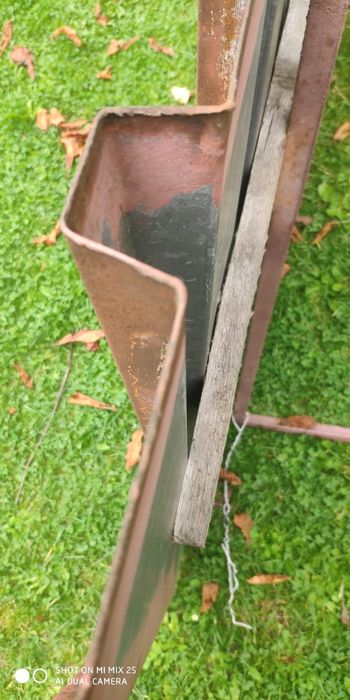 Dach z grubej blachy trapezowej gotowy do zawieszenia