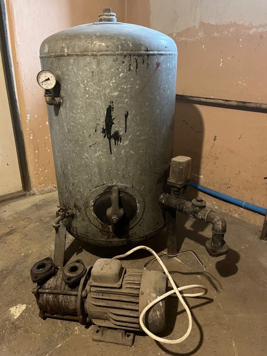 Zbiornik hydroforowy z pompą