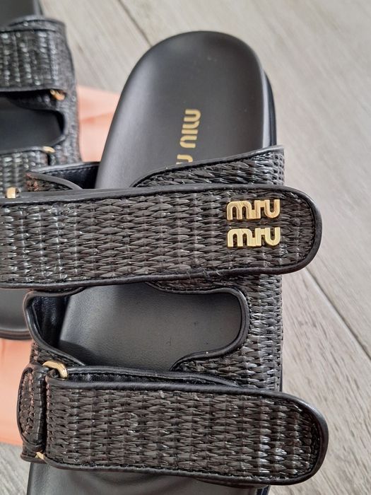 Miu miu klapki kultowy model