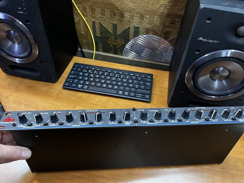 Compressor, limiter, gate DBX XL 166