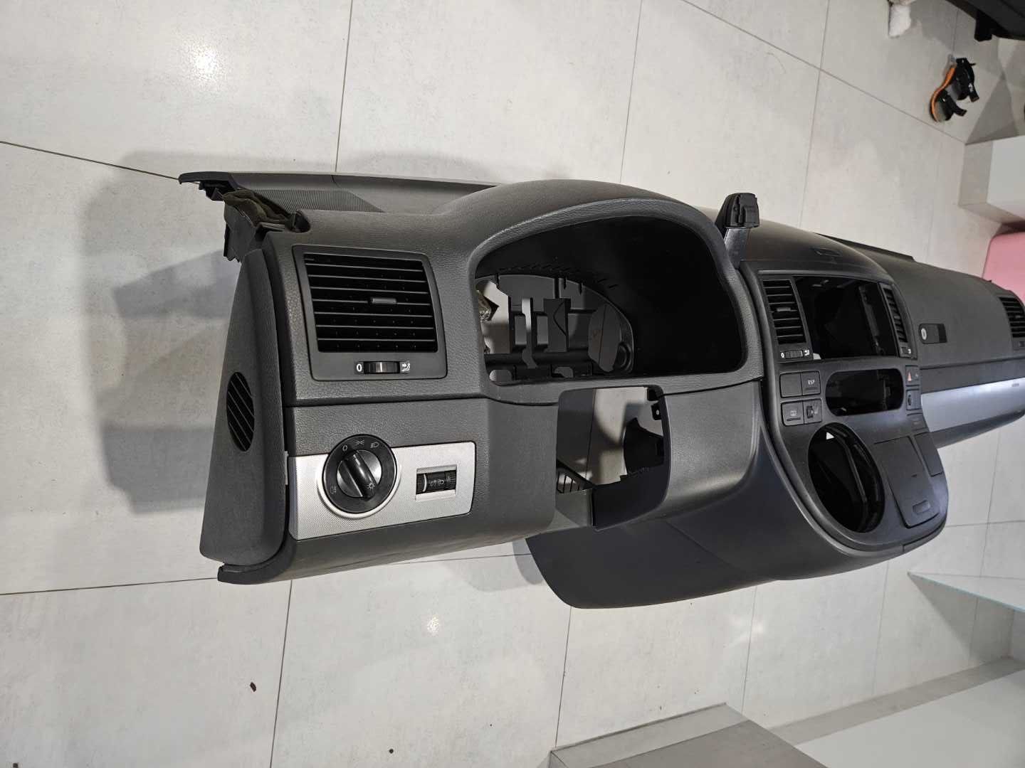 Części Deska rozdzielcza Kokpit VW T5 Multivan