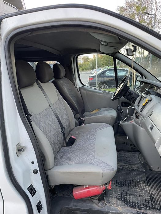 Opel Vivaro long 6 osób 1.9 cdti cena brutto