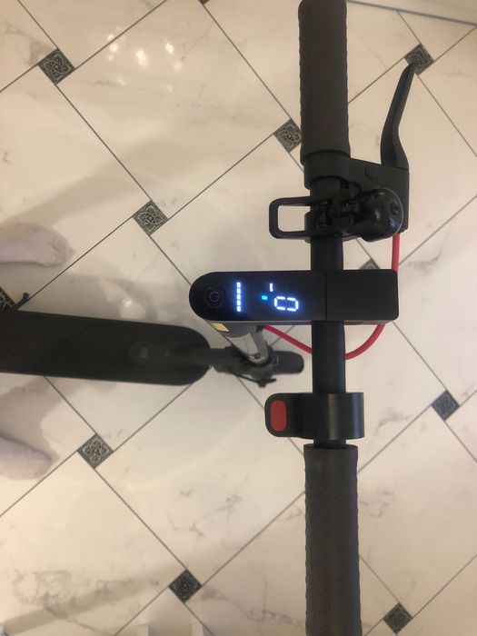 Продам Електросамокат Xiaomi Mi Electric Scooter Pro 2 Black