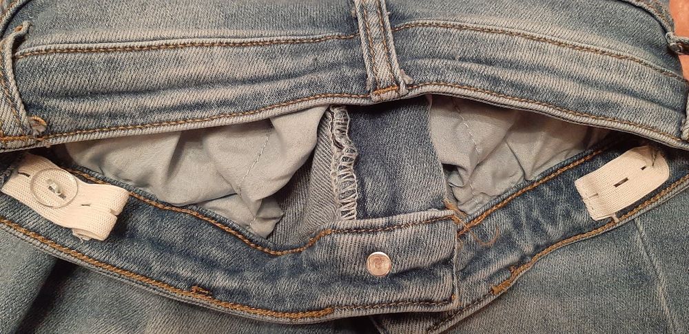 Calças de ganga de menina.