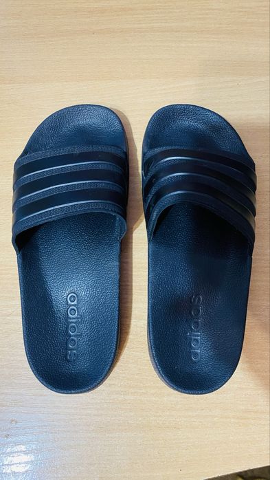 Продам Шлёпанцы adidas чёрные