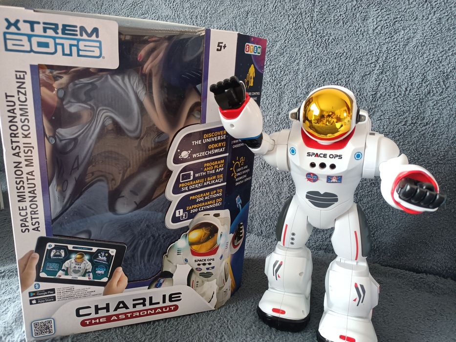 Robot Charlie astronaut aplikacja