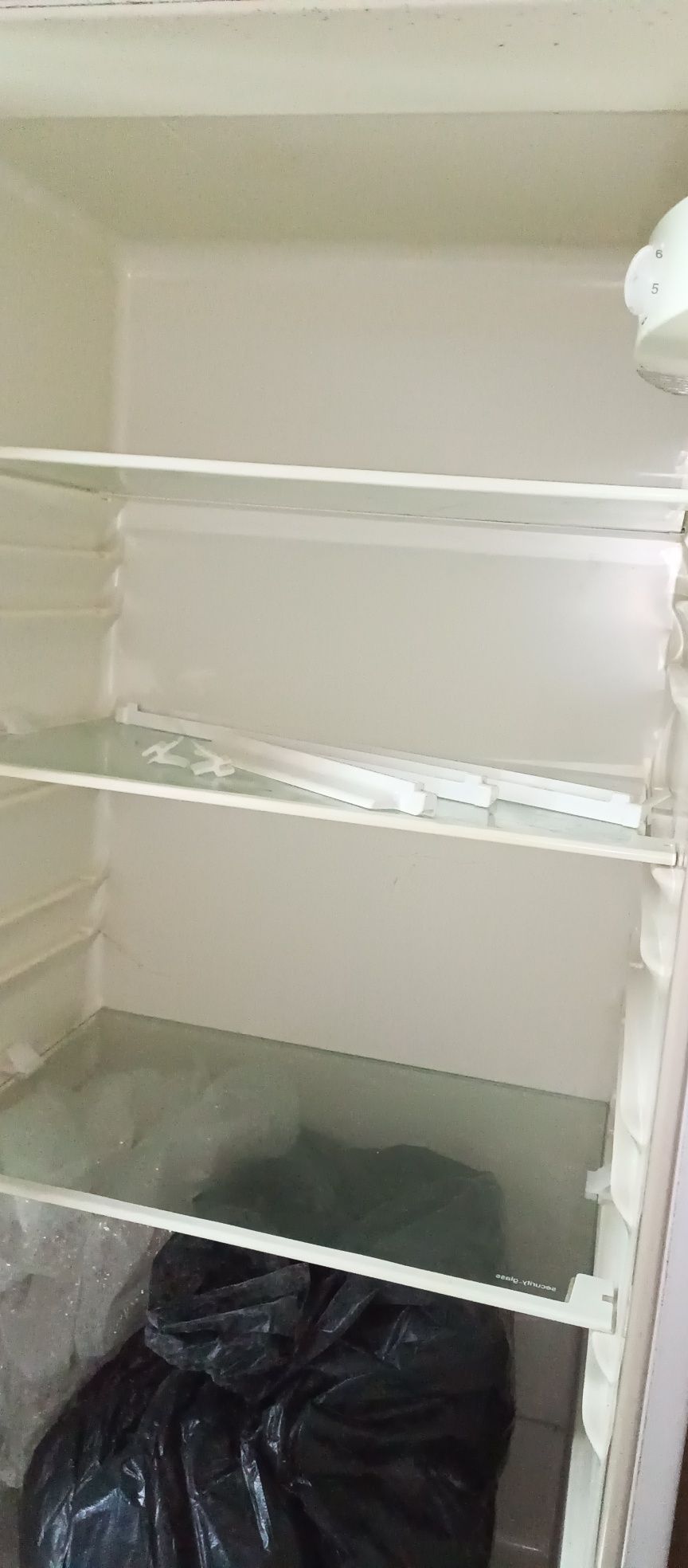 Полки та ящики до холодильника zanussi