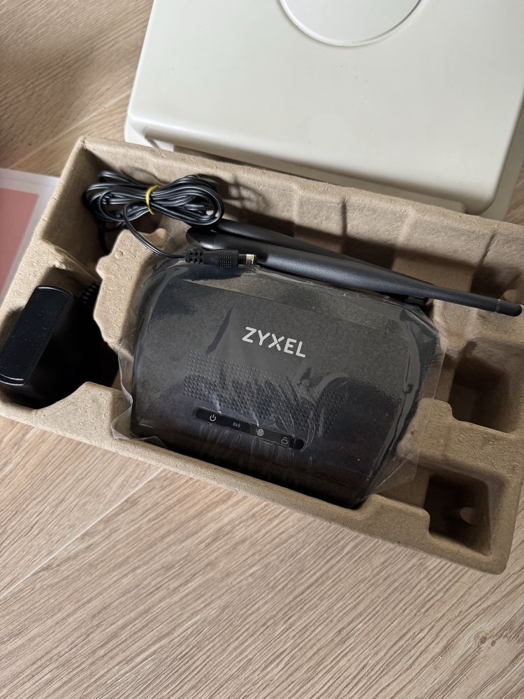 Router zewnetrzny antena internetu LTE Zyxel LTE7460-M608
