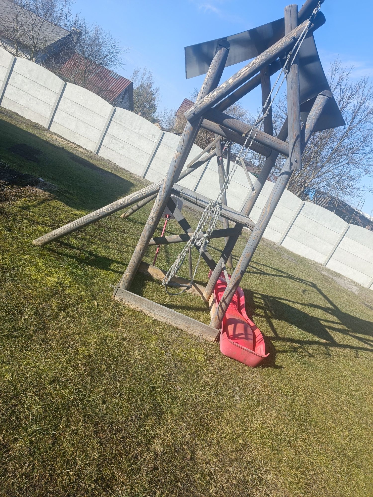 Plac zabaw , huśtawka, piaskownica,zjeżdżalnia
