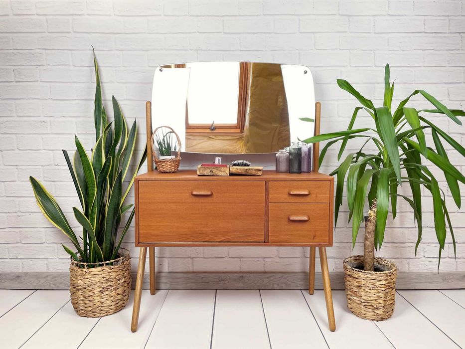 Piękna duńska toaletka z lat 60 – po renowacji, Mid-Century – komoda