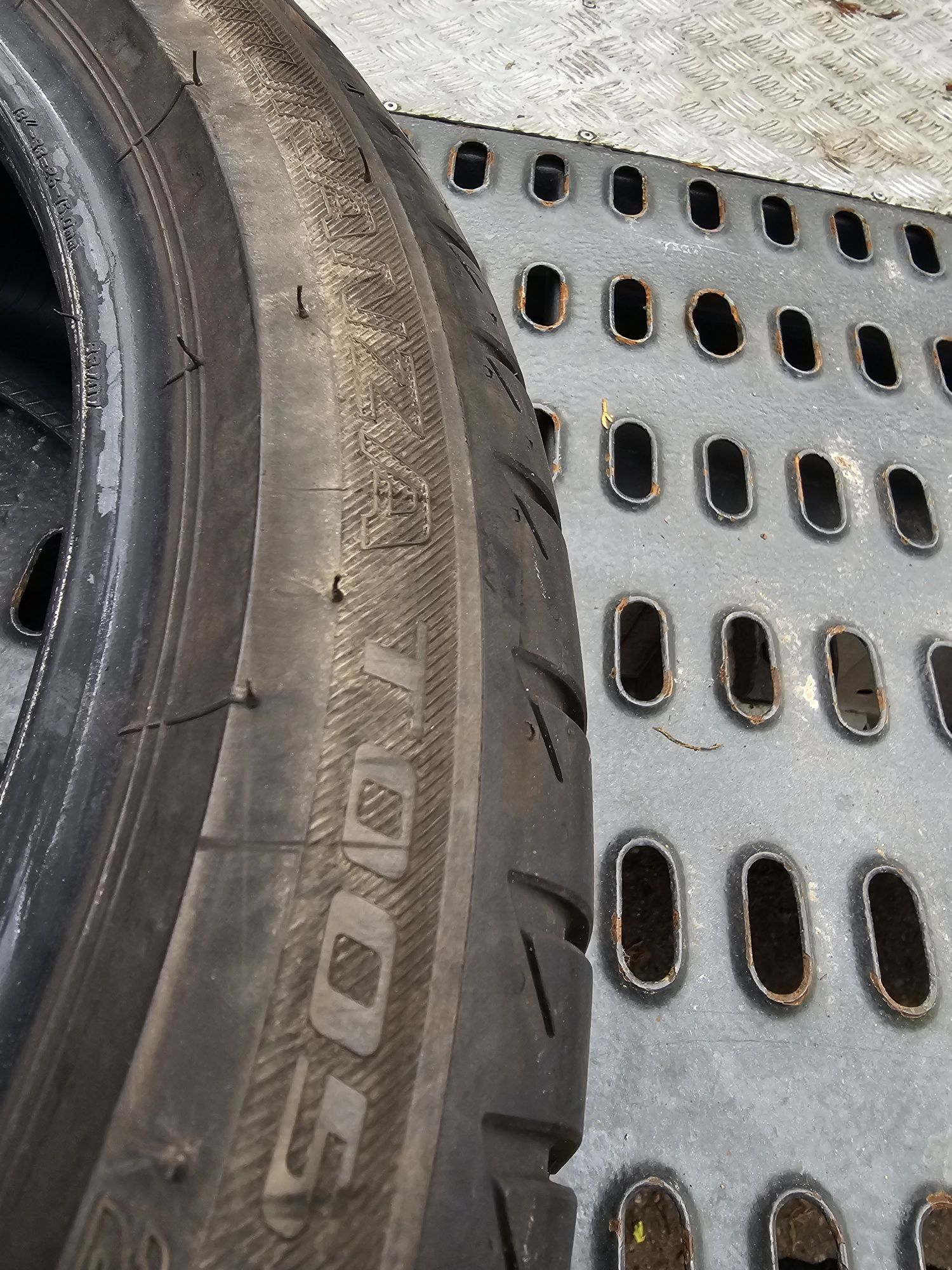 Opony Letnie R18 225/40-Bridgestone-7mm-23rok