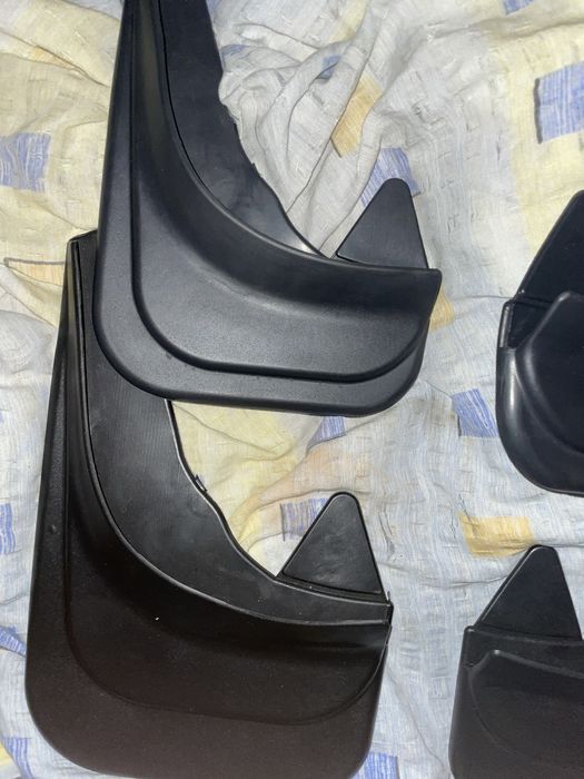 Нові бризковики універсальні Elegant Rezaw plast