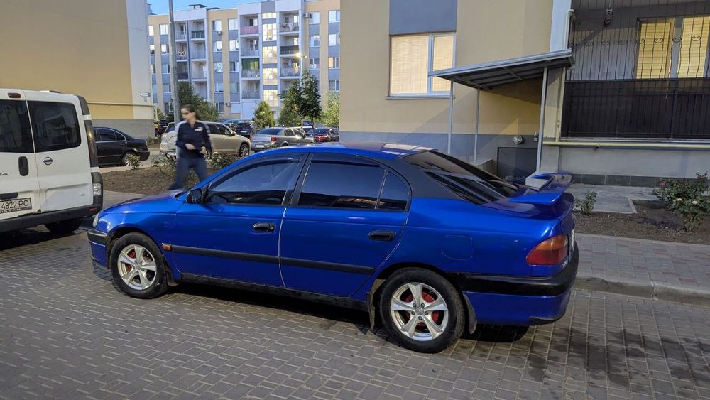 Продам Тойота Авенсис т22 1.6