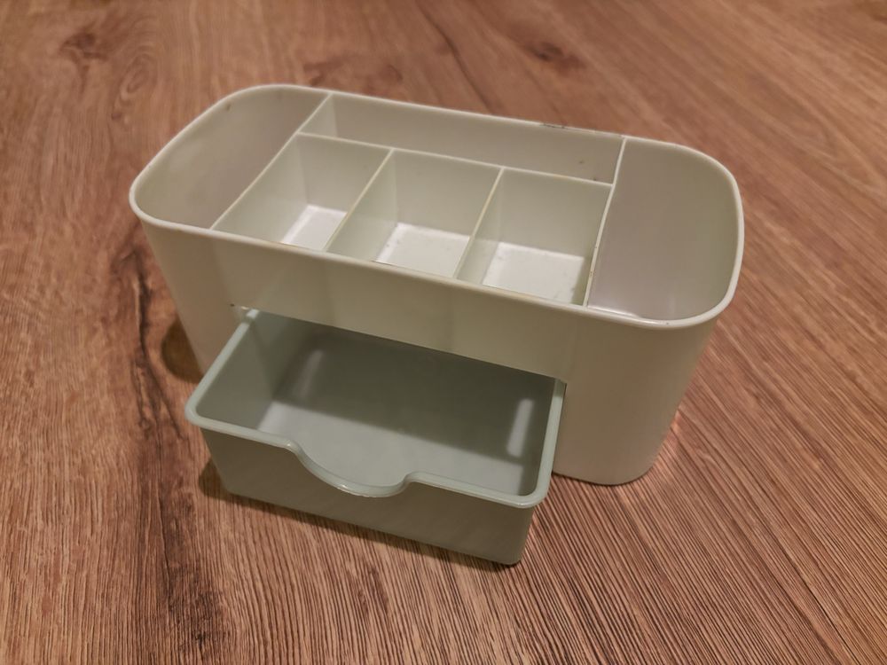 Pudełko na kosmetyki pojemnik plastikowy organizer