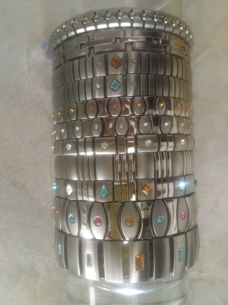 Varias pulseiras novas