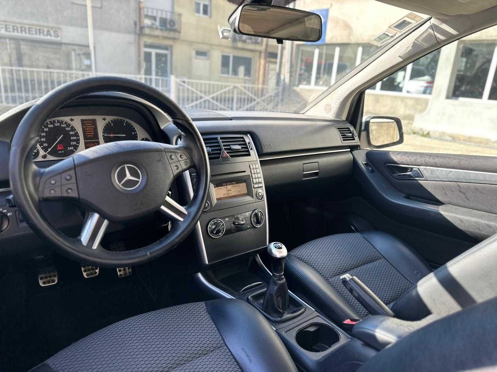 Mercedes-Benz B200
