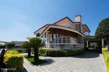 Moradia T4+1 com jardim em Urgezes