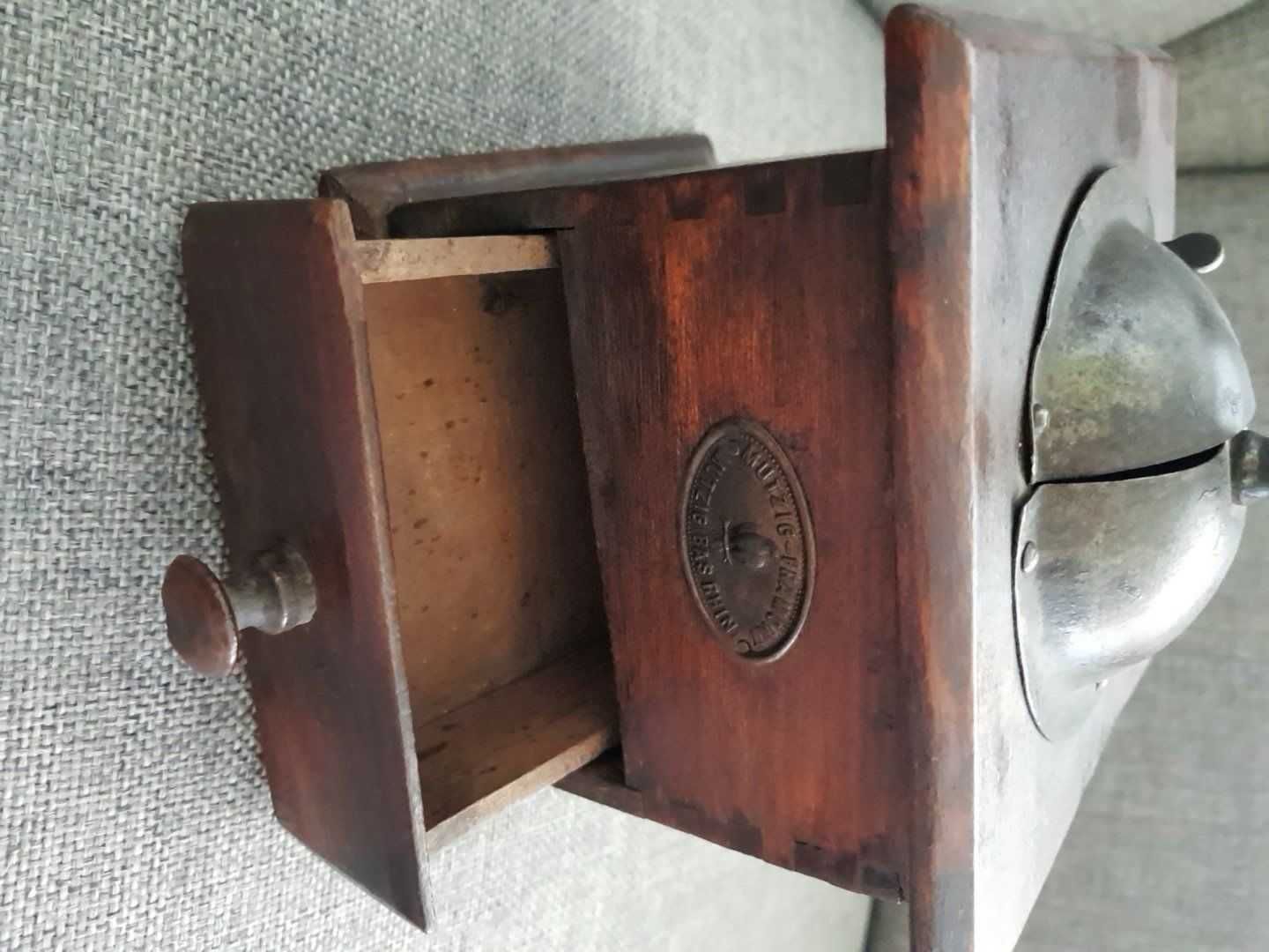 Moinho de café muito Antigo