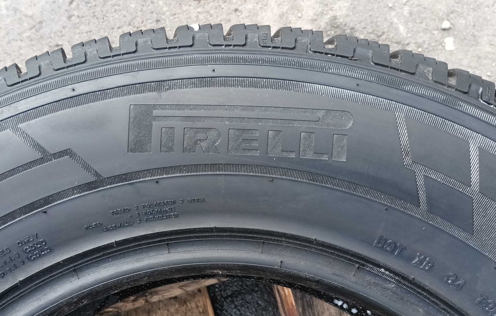Pirelli Carrier Winter opony zimowe 215/70/15C - 2 szt. R15 W-wa WK