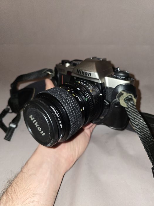 Фотоапарат Nikon FE10 с объективом Nikkor 35-70 MM F/3.5-4.8