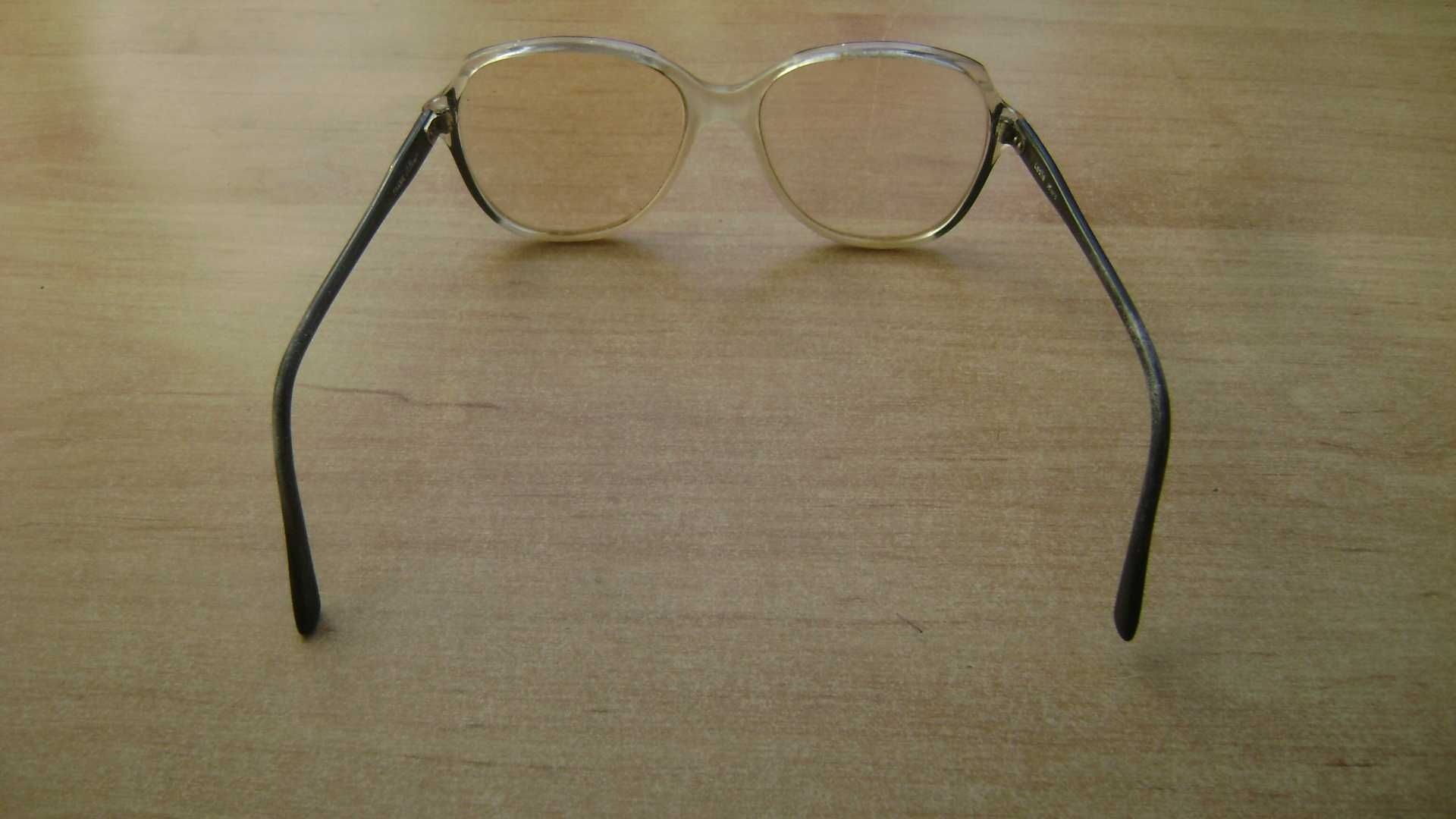 Starocie z PRL - Okulary korekcyjne damskie = +2 dioptrie rozstaw 14cm