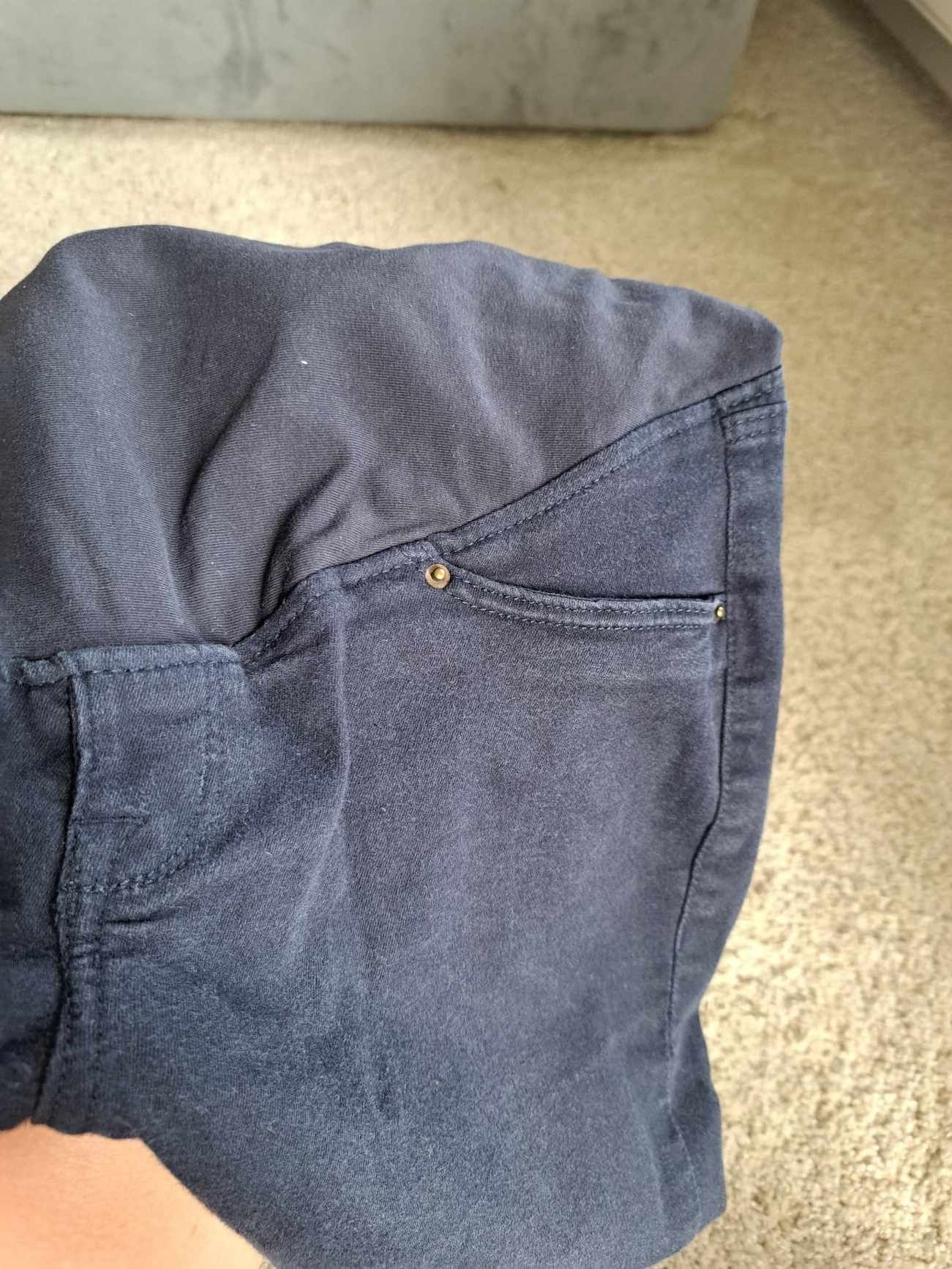 Jeansy miękkie ciążowe spodnie h&m 42 
Granatowe szare 
H&M rozmiar 42