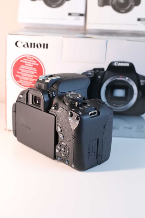 Canon 700D aparat lustrzanka APS-C DSLR EF EF-S FV23% 12.000 zdjęć bdb