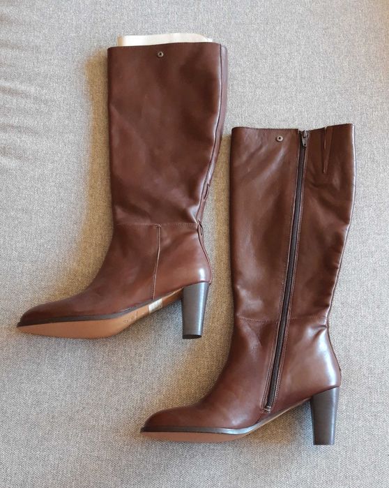 Botas mulher cano alto em cabedal - Artigo NOVO.