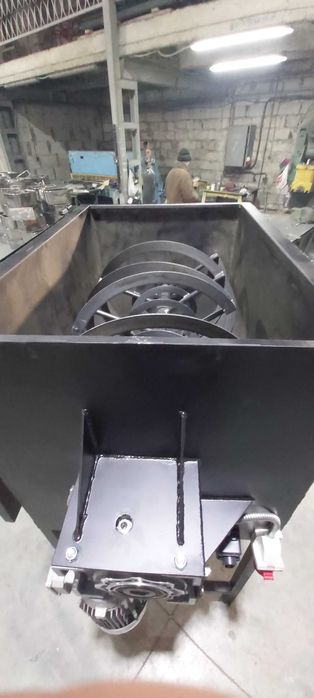 Змішувач кормів,комбікормів,кормосмеситель,горизонтальний