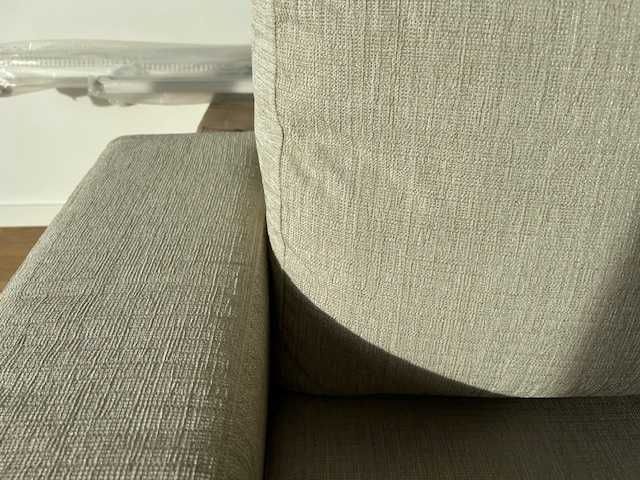 Sofá de dois lugares, moderno, em excelente estado, tecido Aquaclean