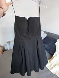 Czarna sukienka bez ramiączek