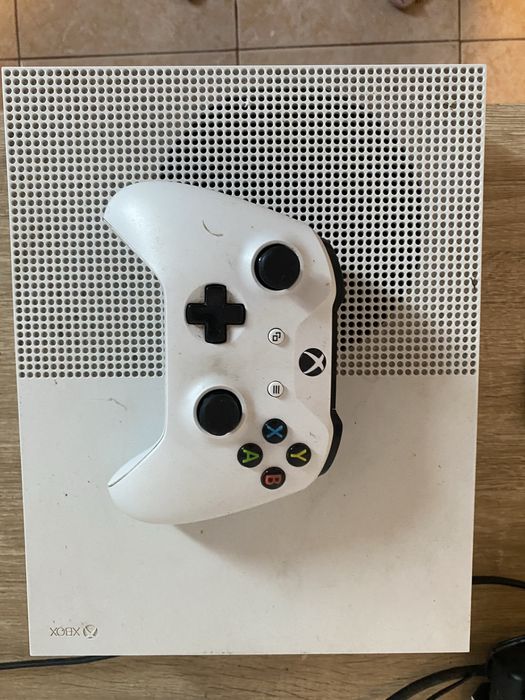 Xbox one s em otimo estado
