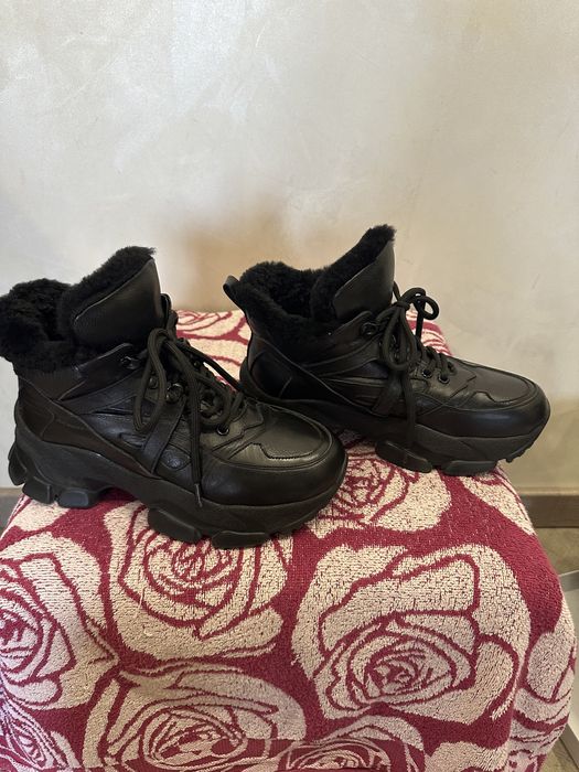 Кросівки estro,цигейка повністю