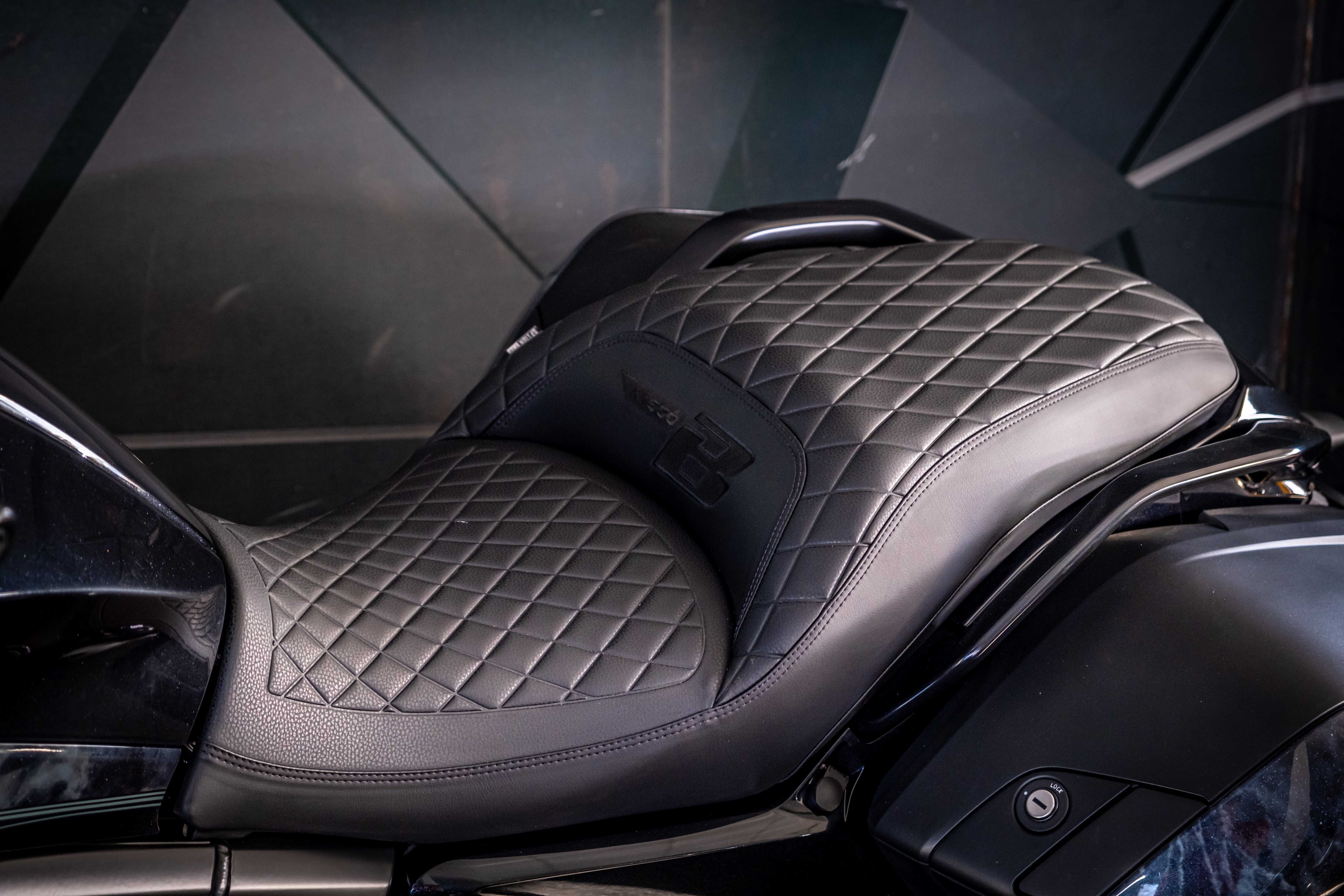 BMW K1600 Midnight